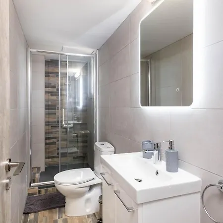 Happy - Halefka Court דירה לרנקה