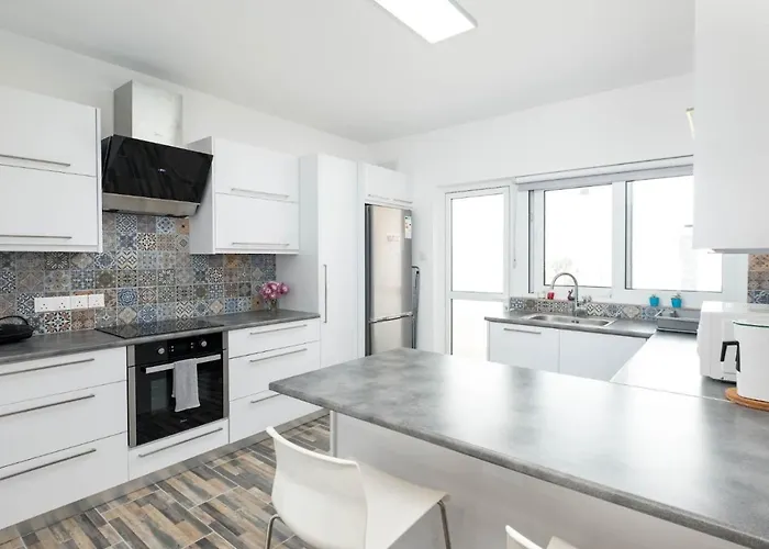 Happy - Halefka Court Apartment *